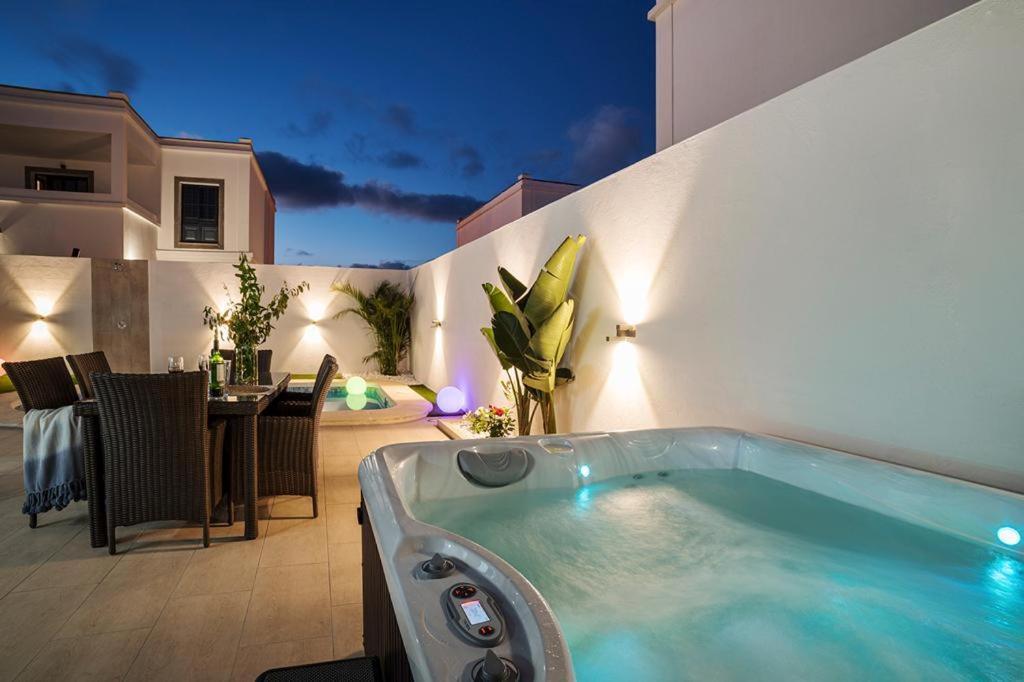 Villa Palmera Jacuzzi Яйса Экстерьер фото